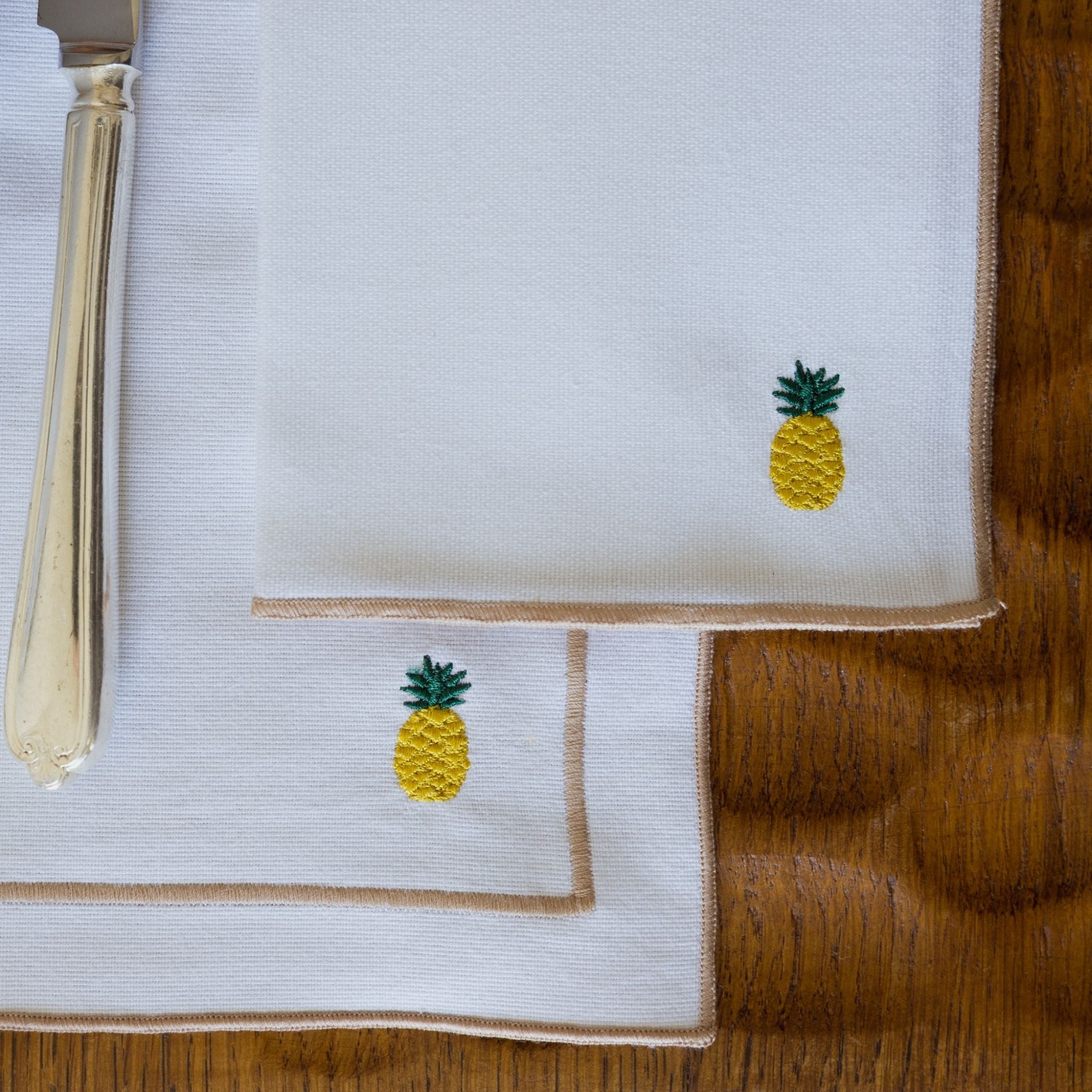 Nazaré white cotton table linen with embroidered fruits - Torres Novas