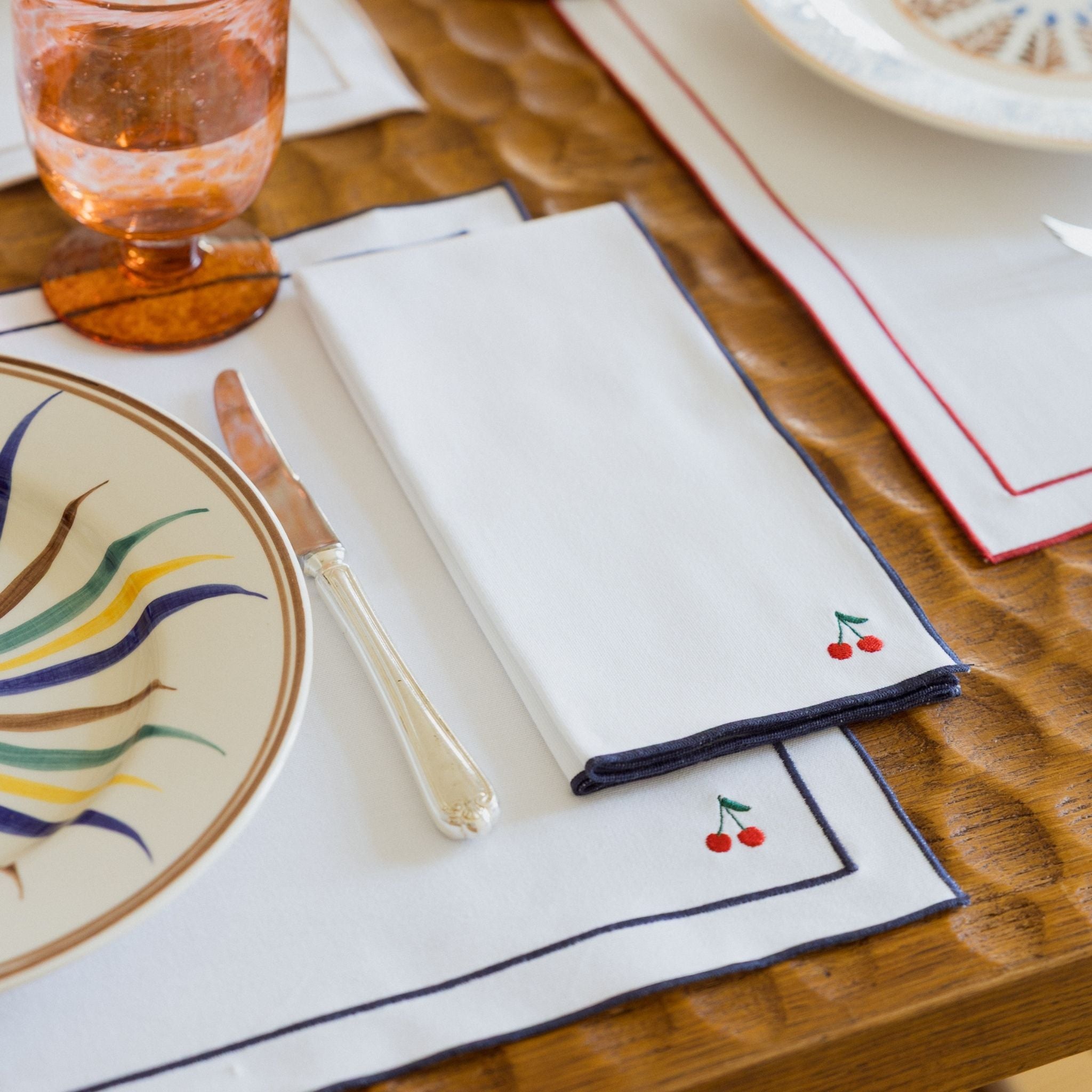 Nazaré white cotton table linen with embroidered fruits - Torres Novas