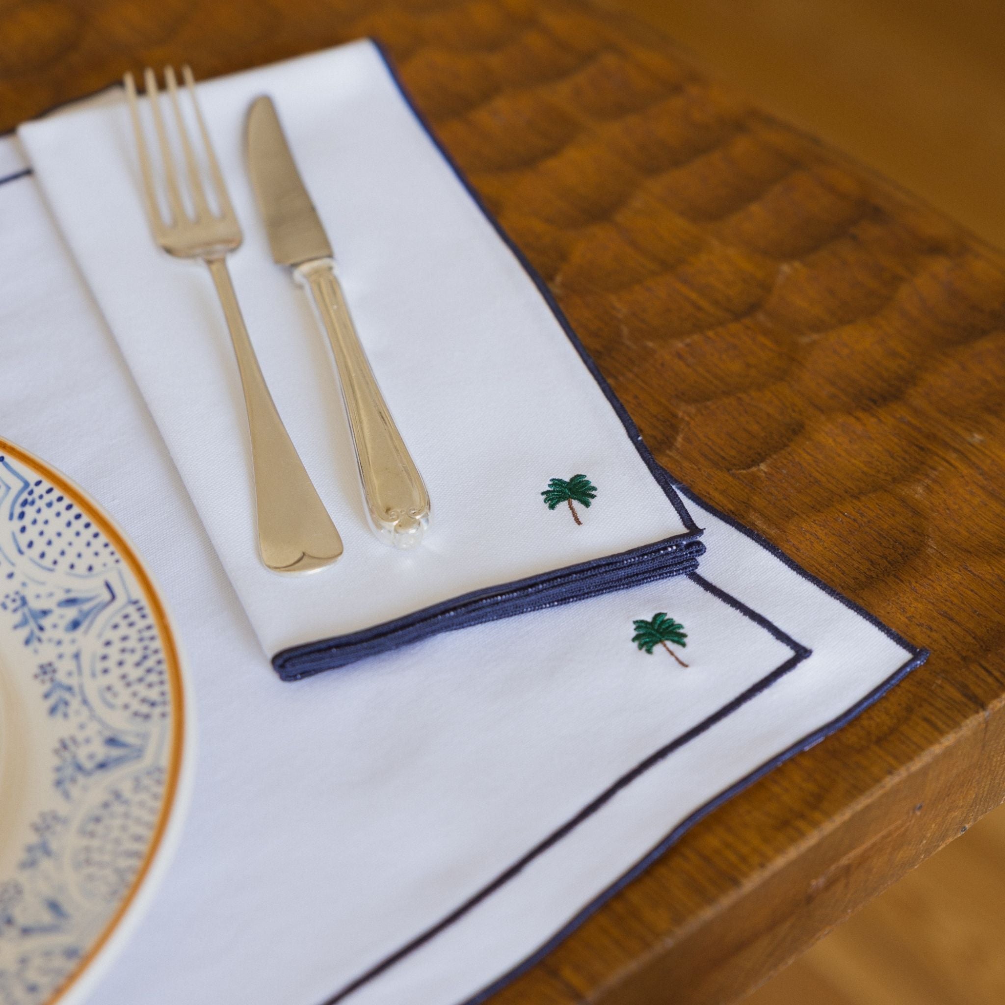 Nazaré white cotton table linen with embroidered summer motifs - Torres Novas