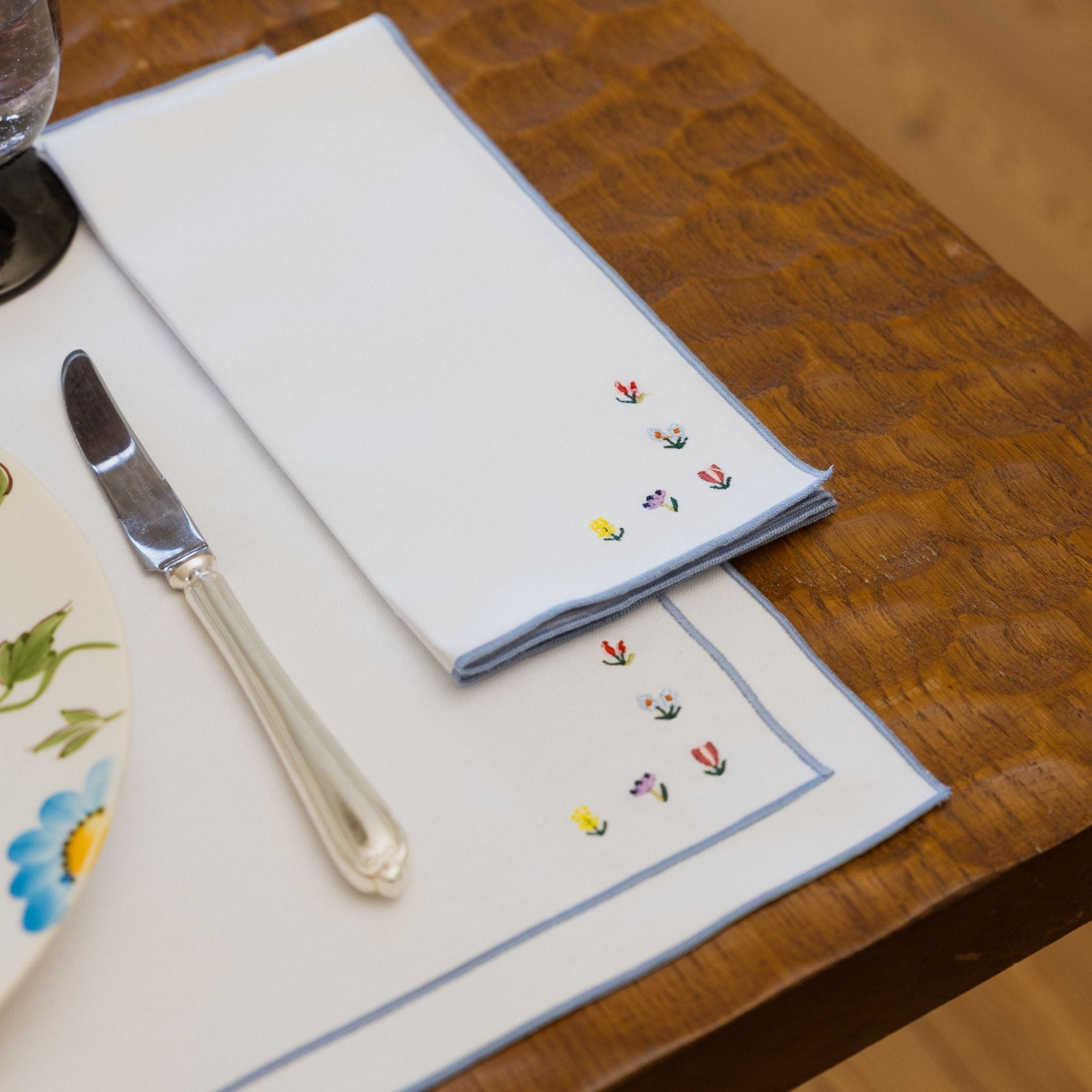 Linge de table Nazaré blanc, en coton, avec de fleurs brodées