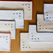 Linge de table Nazaré écru, en coton, avec de fleurs brodées