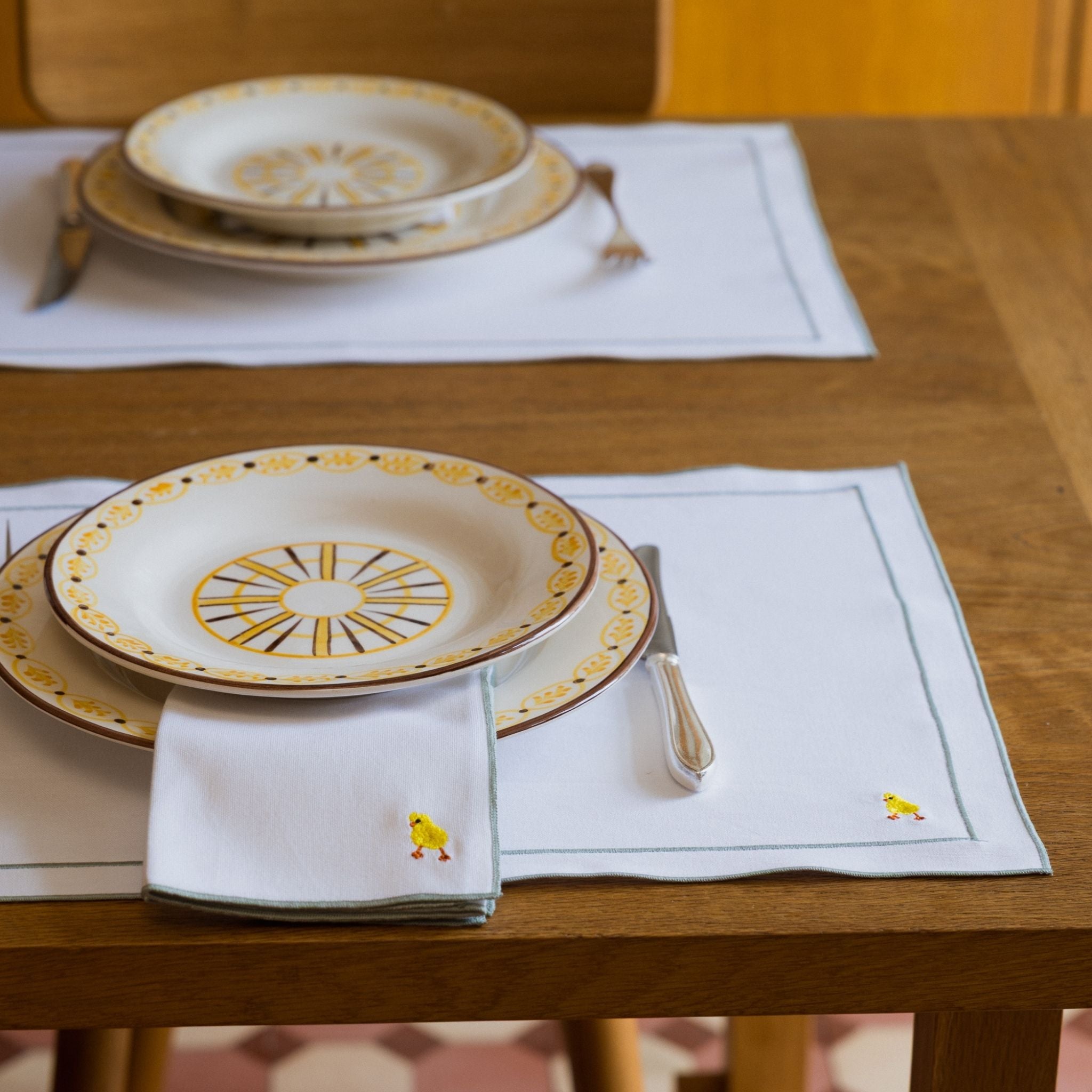 Nazaré white cotton table linen with embroidered Easter motifs - Torres Novas