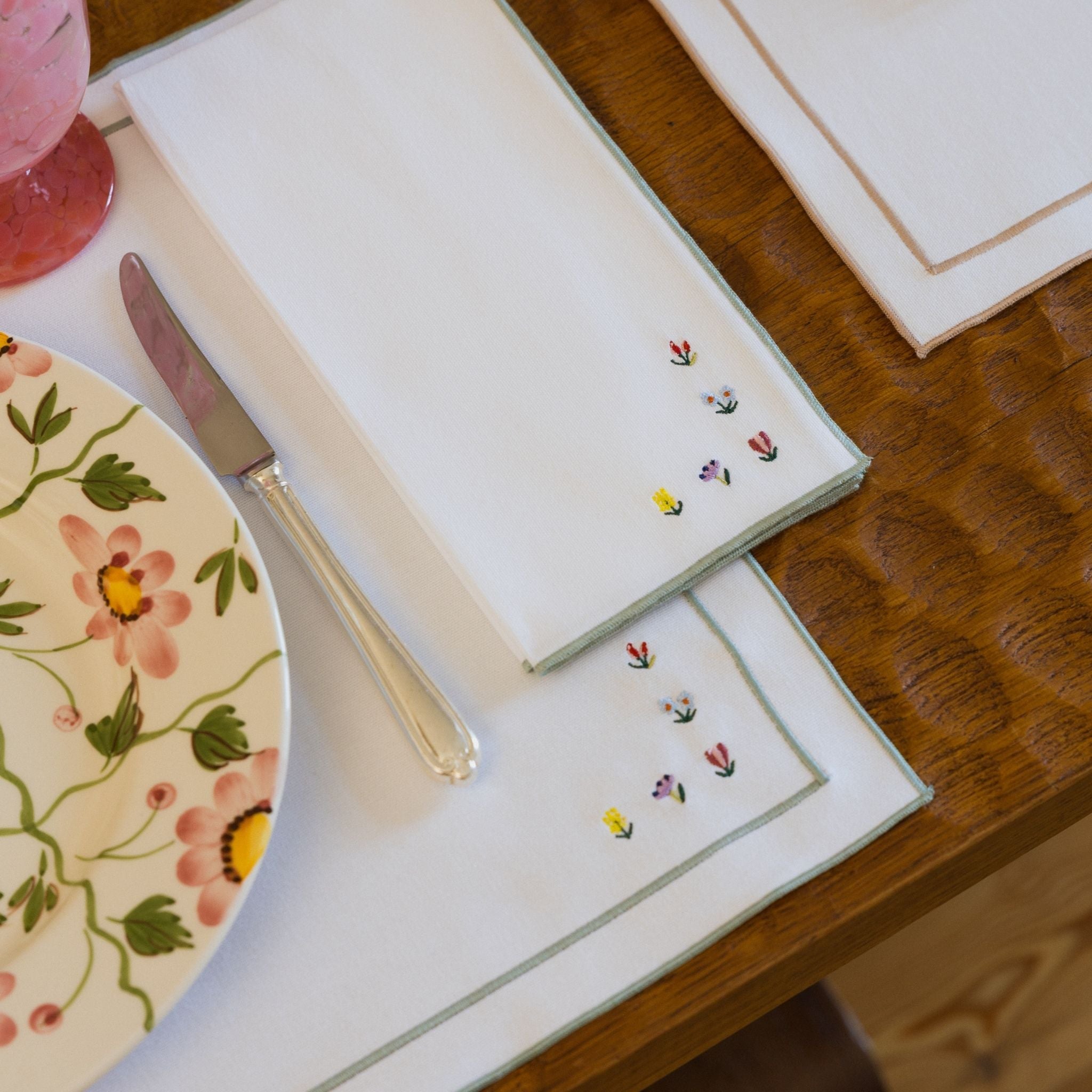 Linge de table Nazaré blanc, en coton, avec de fleurs brodées