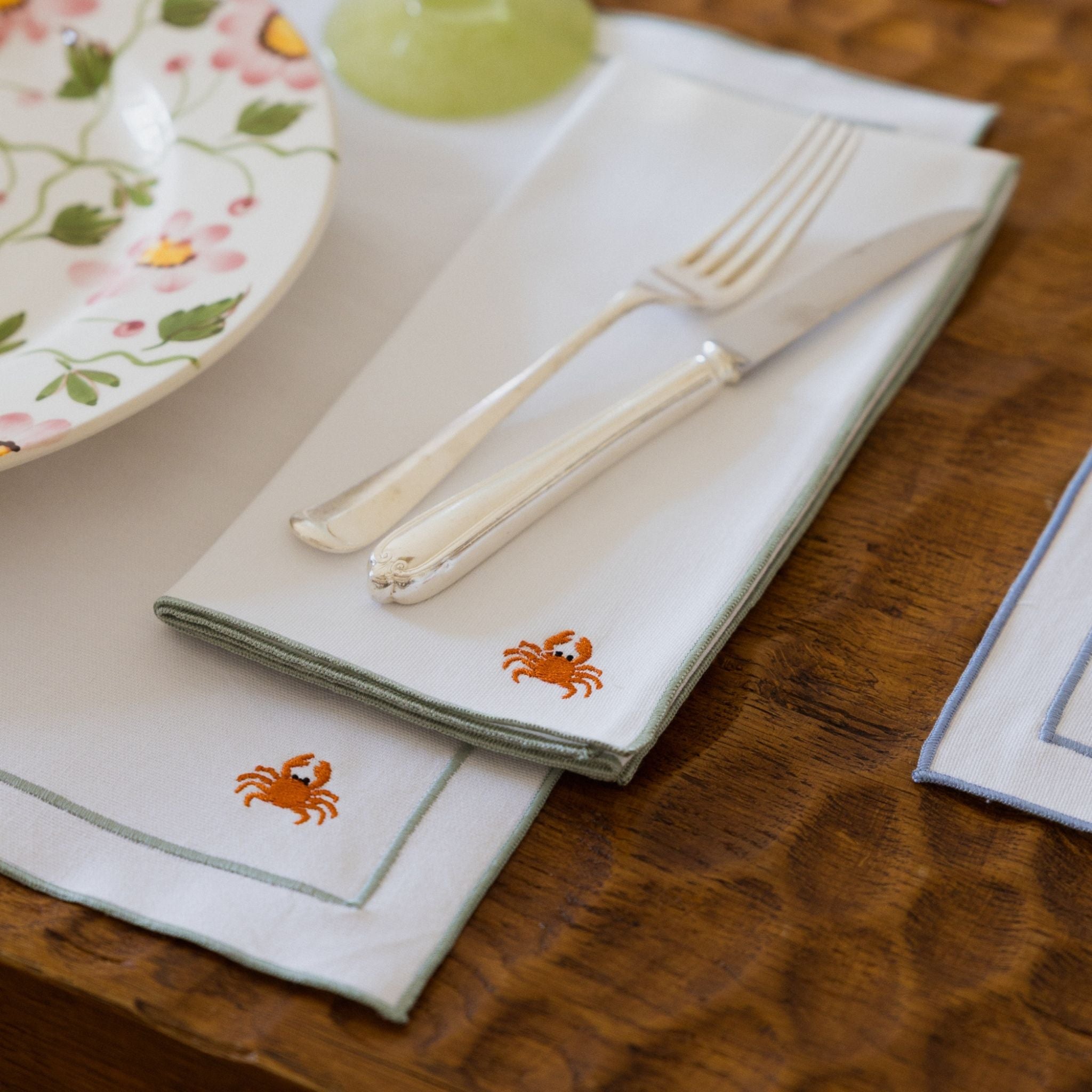 Nazaré white cotton table linen with embroidered summer motifs - Torres Novas