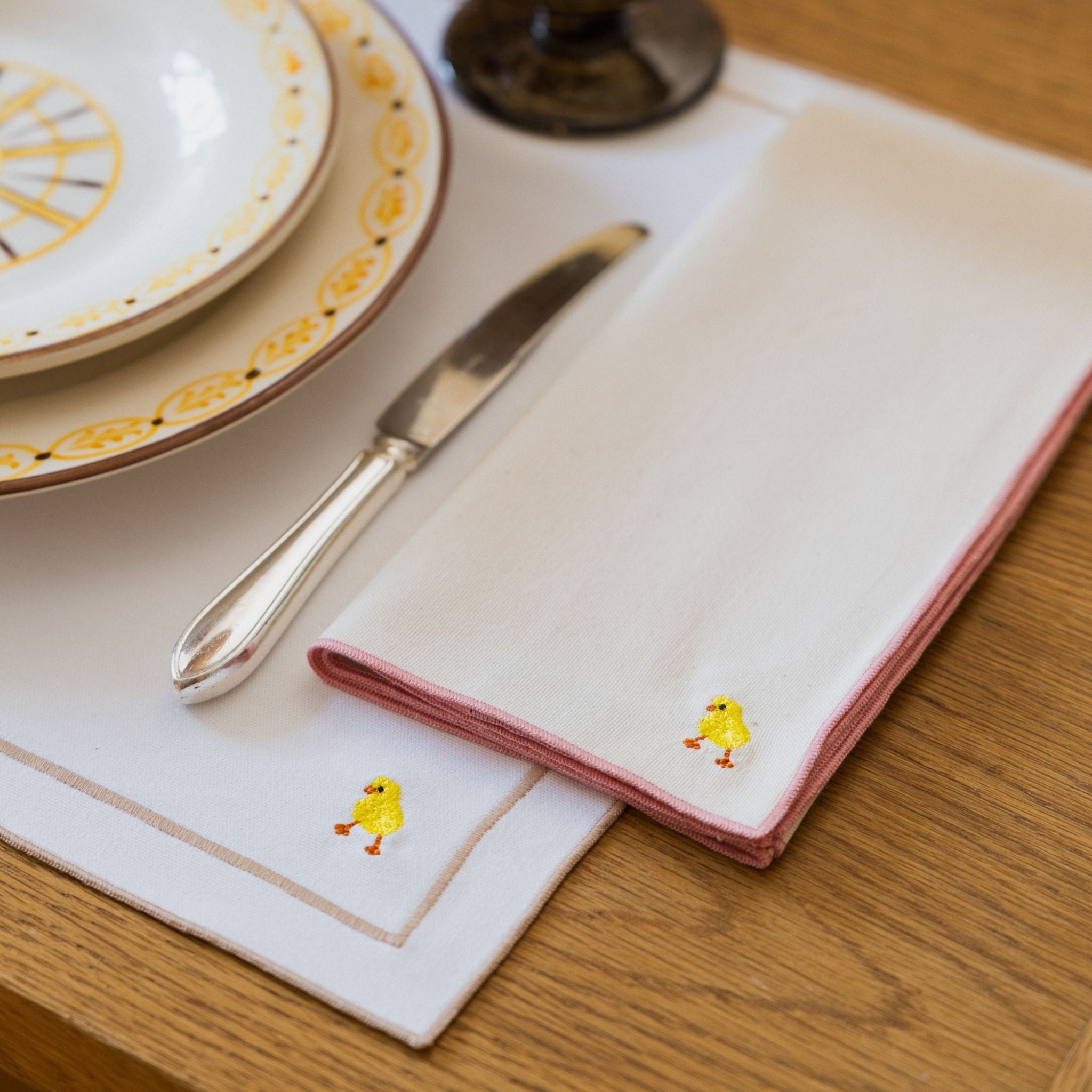Nazaré white cotton table linen with embroidered Easter motifs - Torres Novas