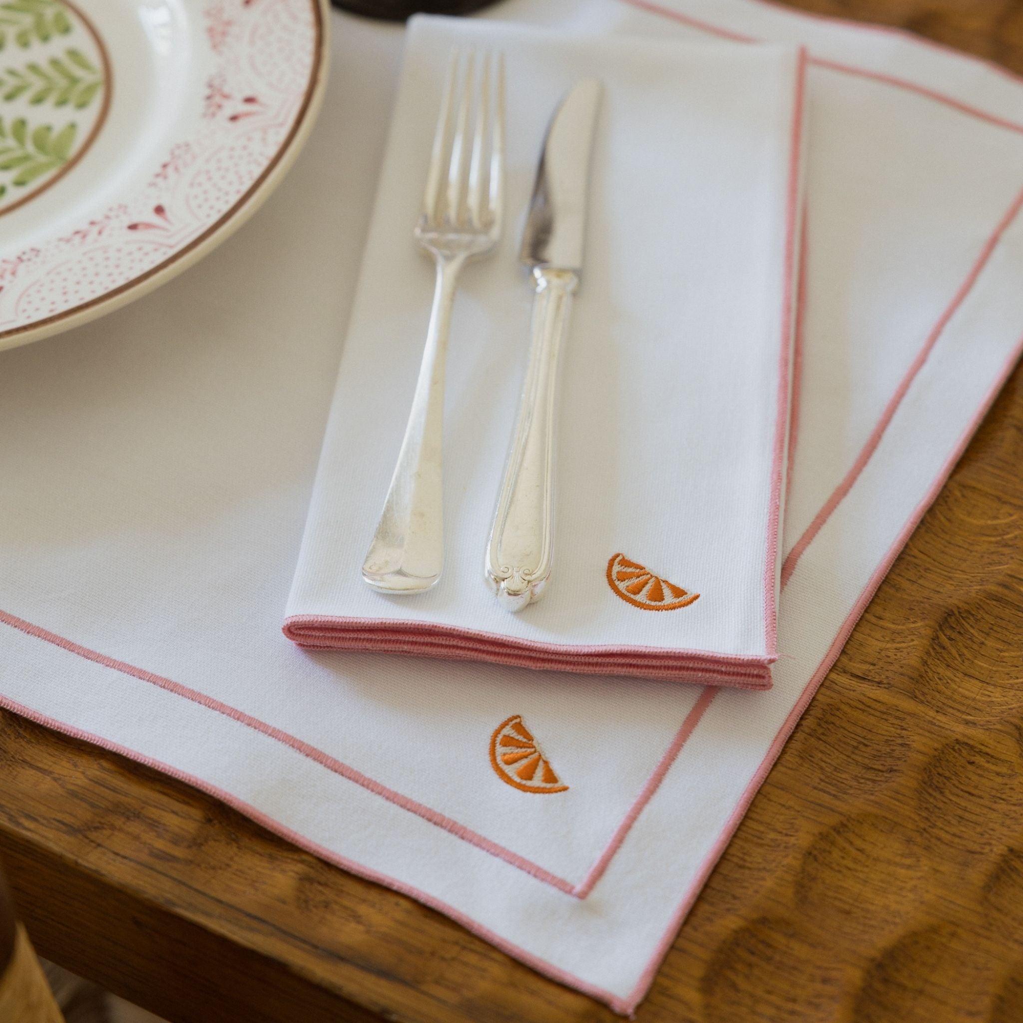 Nazaré white cotton table linen with embroidered fruits - Torres Novas
