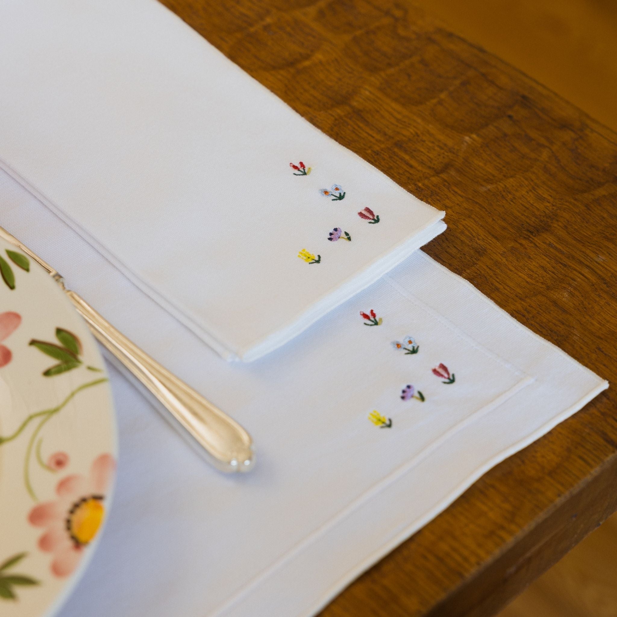 Linge de table Nazaré blanc, en coton, avec de fleurs brodées