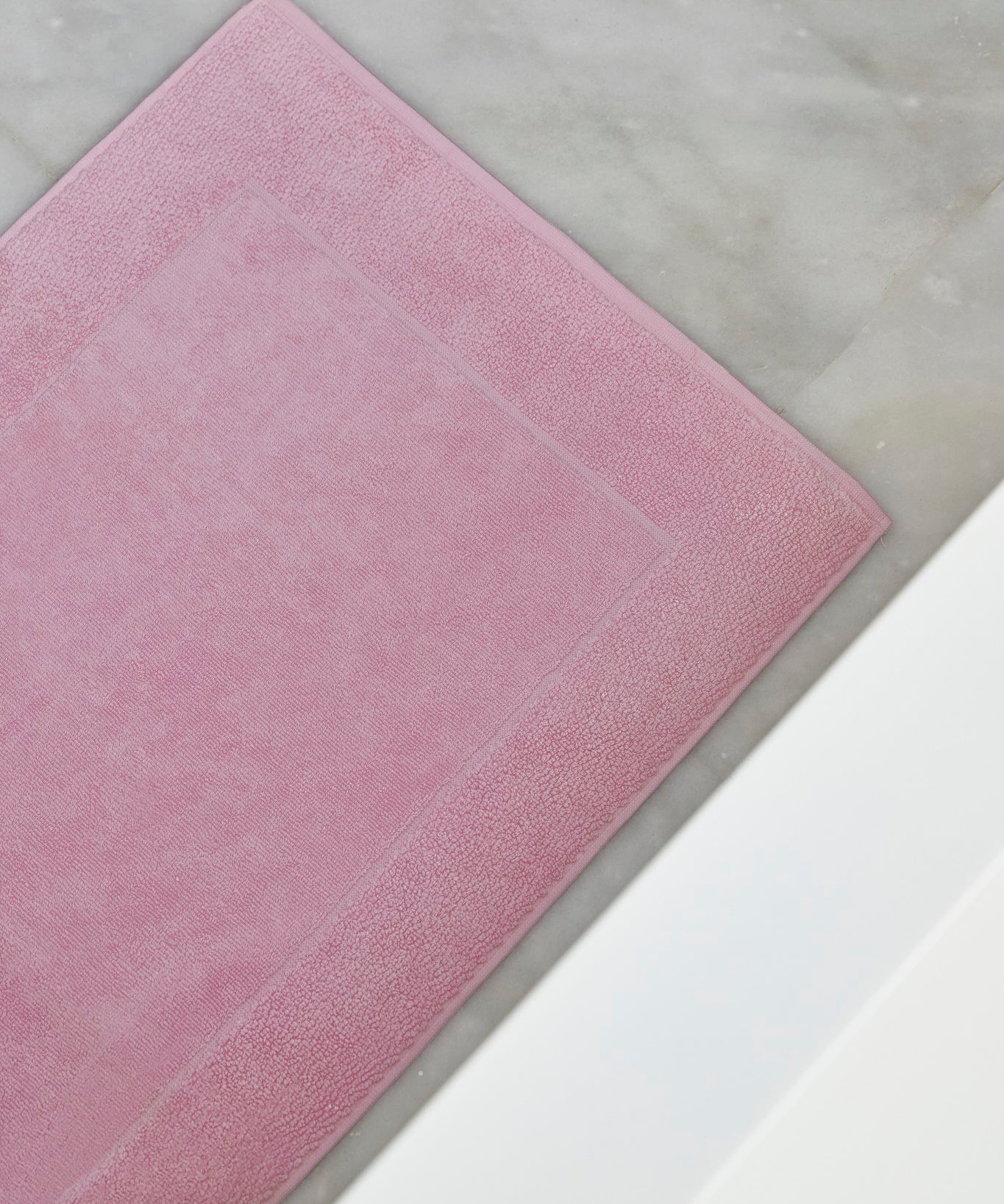 Old pink bath mat - Torres Novas